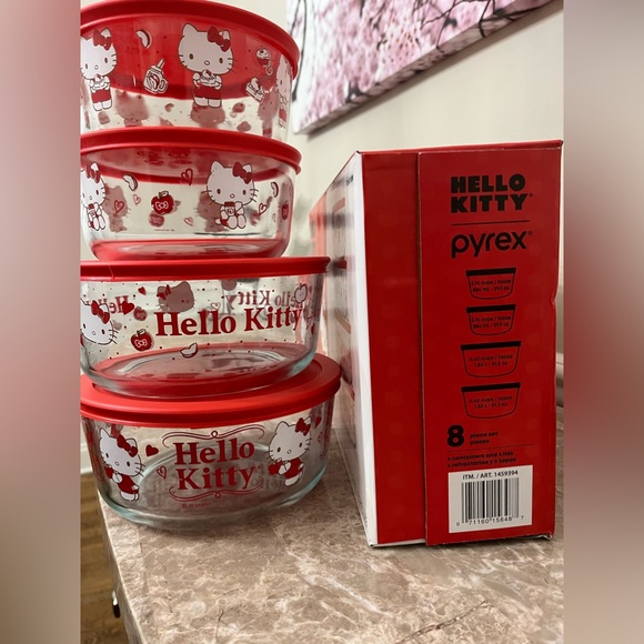 HELLO KITTY 8 pc pyrex set - Picture 2 of 3